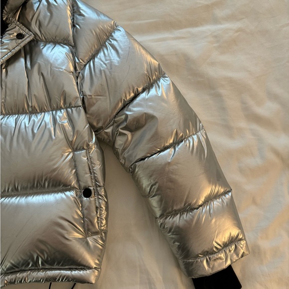 Aritzia Super Puff Shorty Hi-gloss - Picture 6 of 9